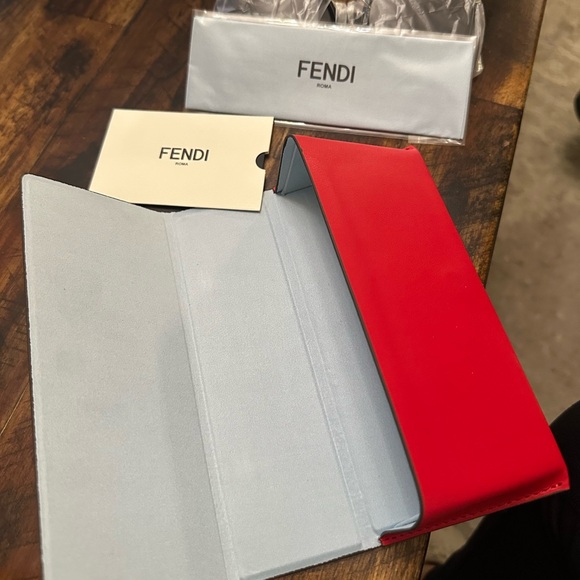 Fendi Oversized Sunglasses - Picture 2 of 10